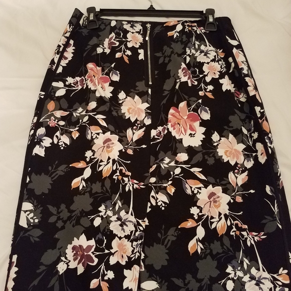 Floral A-line skirt from White House Black Market - Picture 8 of 11